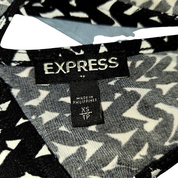 Express XS  Sleeveless Black Back Cut Out Women's Top Shirt Blouse Miss Size 0 2 - Picture 3 of 7